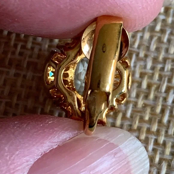 High quality vintage aquamarine and crystal clip on earrings. - Picture 5 of 9